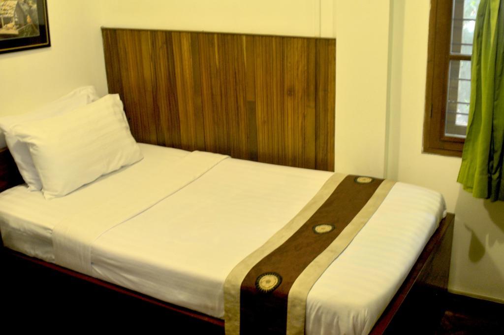 Classique Inn Yangon Exterior foto