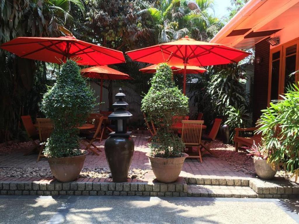 Classique Inn Yangon Exterior foto